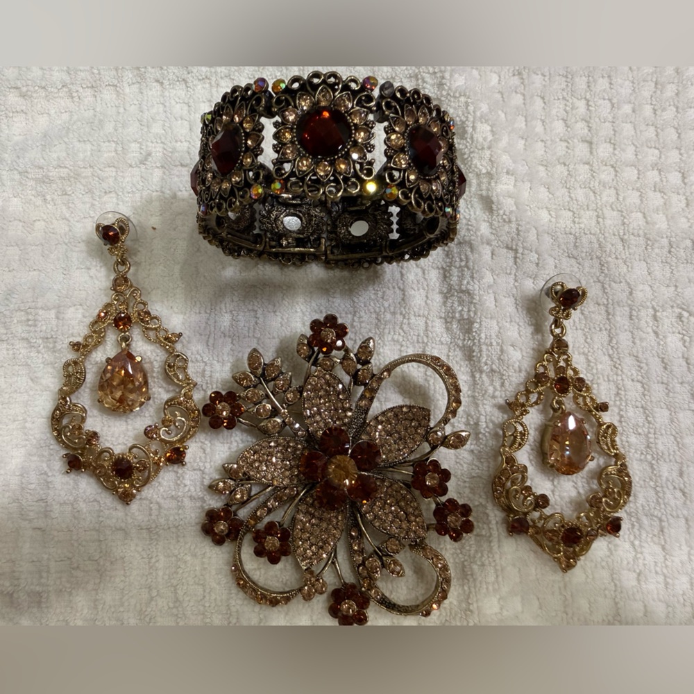 Elegant Gold and Brown Jewelry Set